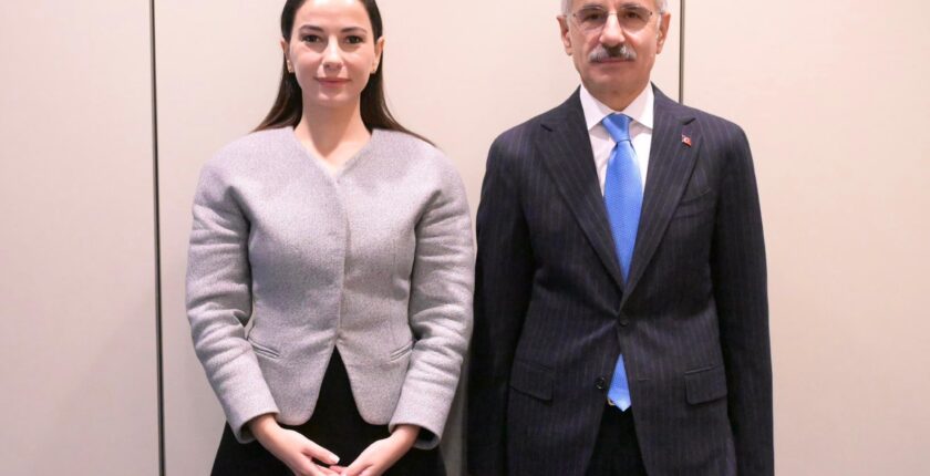 Ulaştırma ve Altyapı Bakanı Abdulkadir Uraloğlu, Londra’da Gürcistanlı Mevkidaşı ile Görüştü