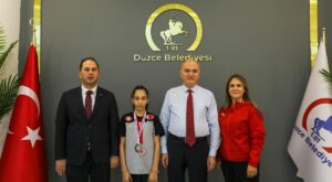 Başkan Özlü, Başarılı Judocu Erva Eren’i Makamında Ağırladı