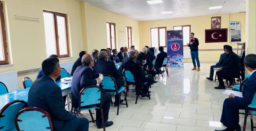 Jandarma, Muhtarları Siber Suçlara Karşı Bilgilendirdi