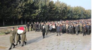Bakan Göktaş, Kadınlara Seçme ve Seçilme Hakkının 91’inci Yılında Anıtkabir’i Ziyaret Etti
