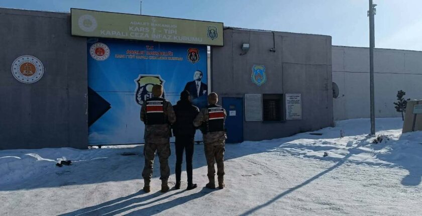 Kars’ta 4 yıl 4 ay 15 gün kesinleşmiş hapis cezası bulunan 1 şahıs Jandarma Tarafından Yakalandı