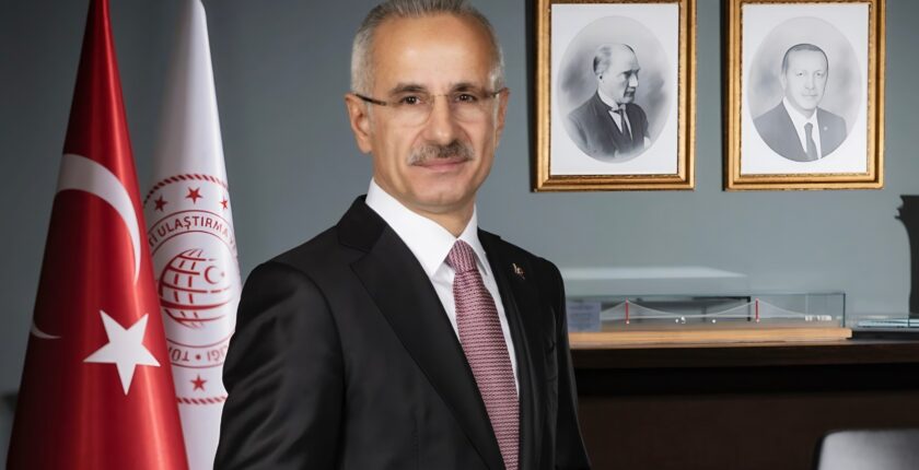 Bakan Uraloğlu Hürmüz Boğazı’ndaki Gelişmeleri Takip Ediyor