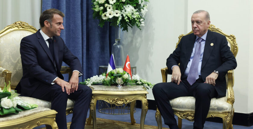 Cumhurbaşkanı Erdoğan ve Macron Arasında Kritik Telefon Görüşmesi: Gündem Bölgesel Çatışmalar ve Savunma İş Birliği