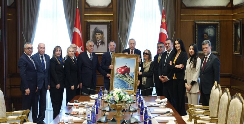 Cumhurbaşkanı Erdoğan, Türk Demokrasi Vakfı Heyetini Kabul Etti