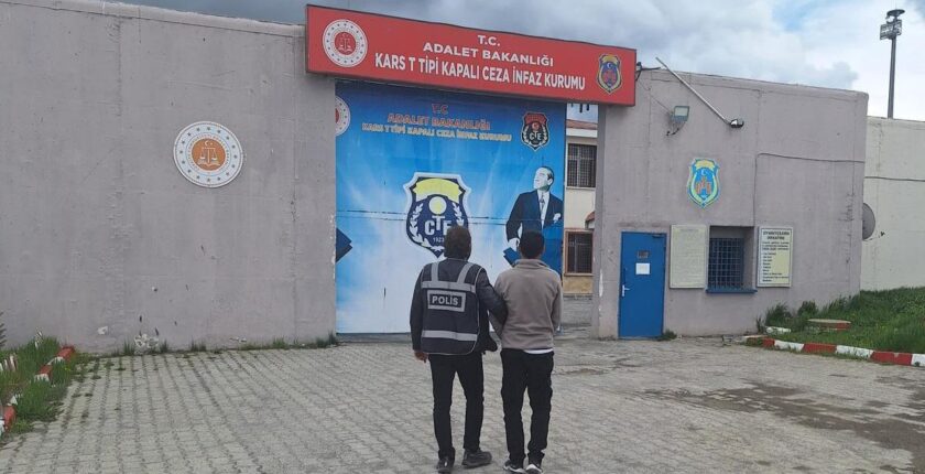 Kars Emniyetinden Başarılı Operasyon: Aranan Dolandırıcı Yakalandı
