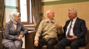 Bakan Bolat’tan Kurban Bayramı Öncesi Huzurevi Ve Çocuk Evleri Sitesine Anlamlı Ziyaret