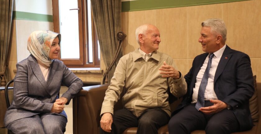Bakan Bolat’tan Kurban Bayramı Öncesi Huzurevi Ve Çocuk Evleri Sitesine Anlamlı Ziyaret