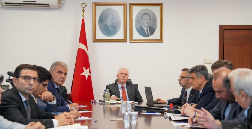 İstanbul Valisi Davut Gül Başkanlığında Eğitim Ve Sağlık Yatırımları Toplantısı Düzenlendi